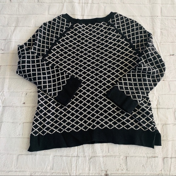 Philosophy Black and White Sweater Size Small - Picture 2 of 8